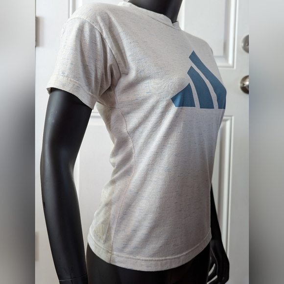 Adidas Tee Size XS - Picture 2 of 10